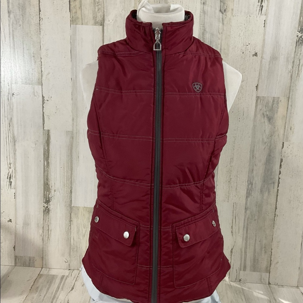 Ariat Maroon Reversible Women’s Puffer Vest size small.